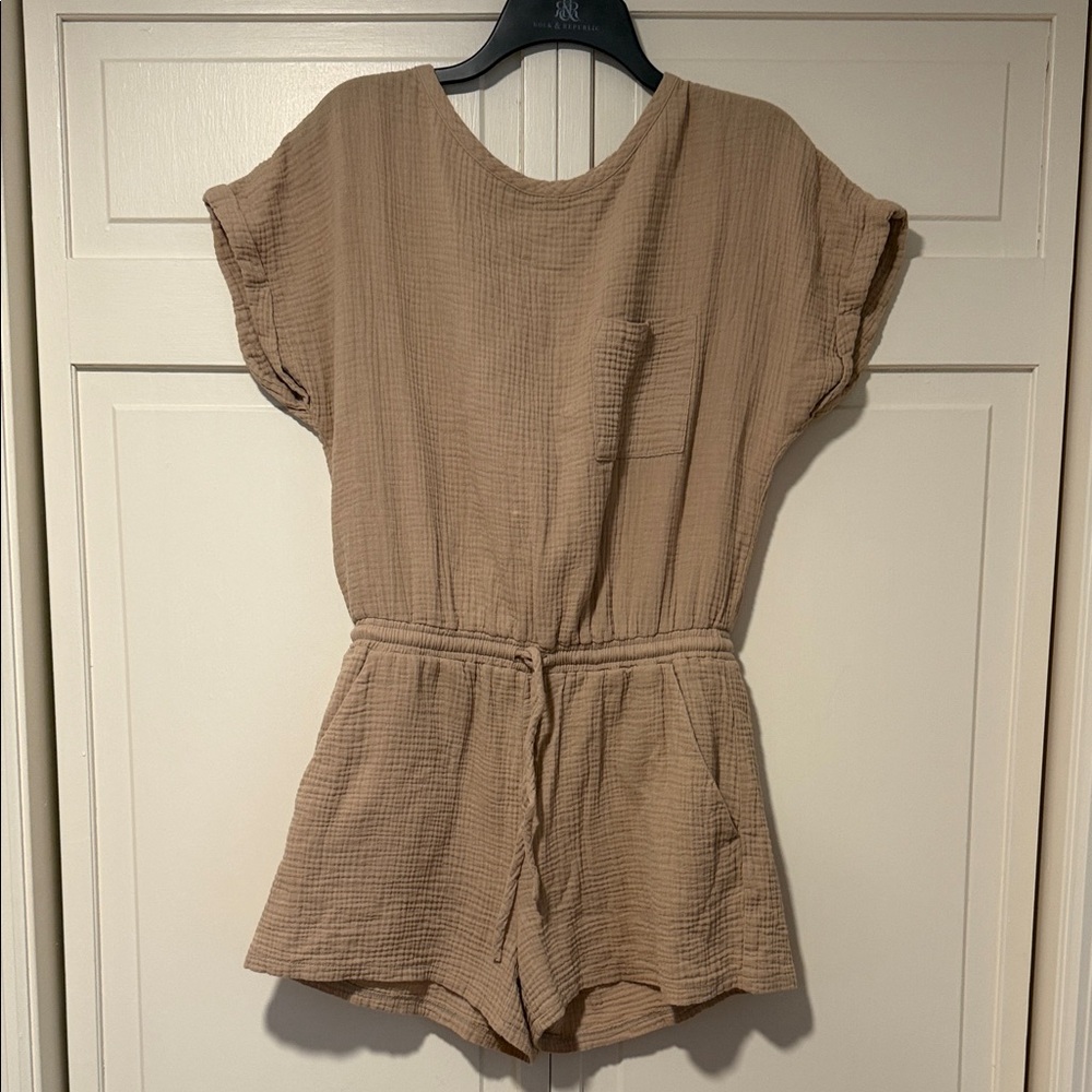 Lush women’s Taupe Gauze Drawstring Shorts Romper Pockets 100% cotton Large